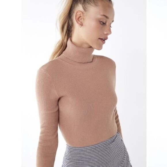 Urban Outfitters‎ Sweet Dreams Ribbed Turtleneck Sweater M Camel Tan Color - Picture 1 of 9